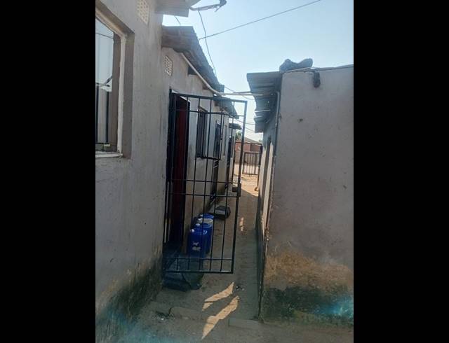 9 BEDROOM HOUSE FOR SALE IN COSMO CITY